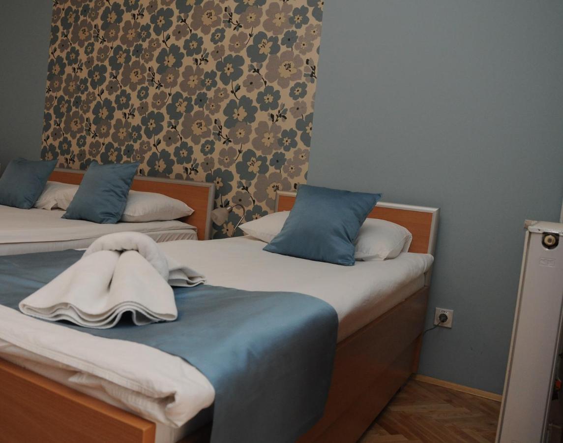 Garni Hotel Laguna Lux Ni Extérieur photo