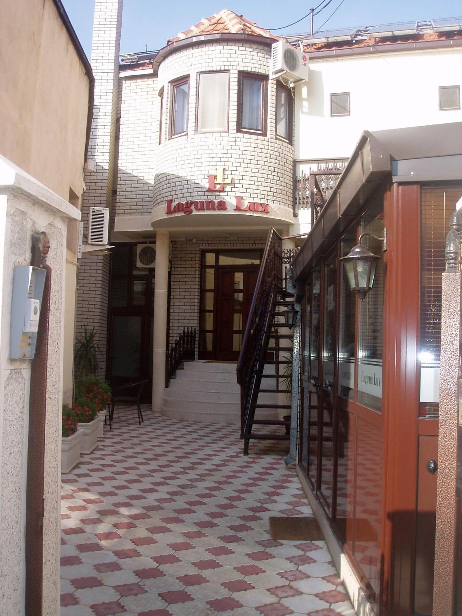 Garni Hotel Laguna Lux Ni Extérieur photo