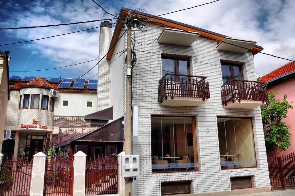 Garni Hotel Laguna Lux Ni Extérieur photo
