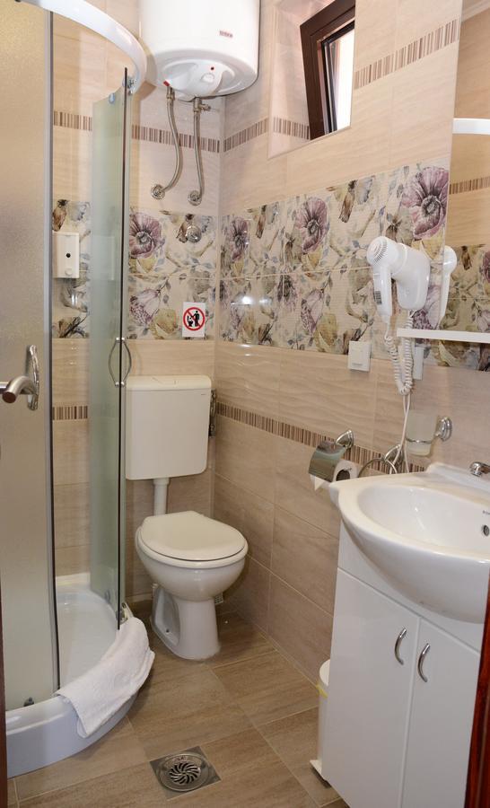 Garni Hotel Laguna Lux Ni Extérieur photo