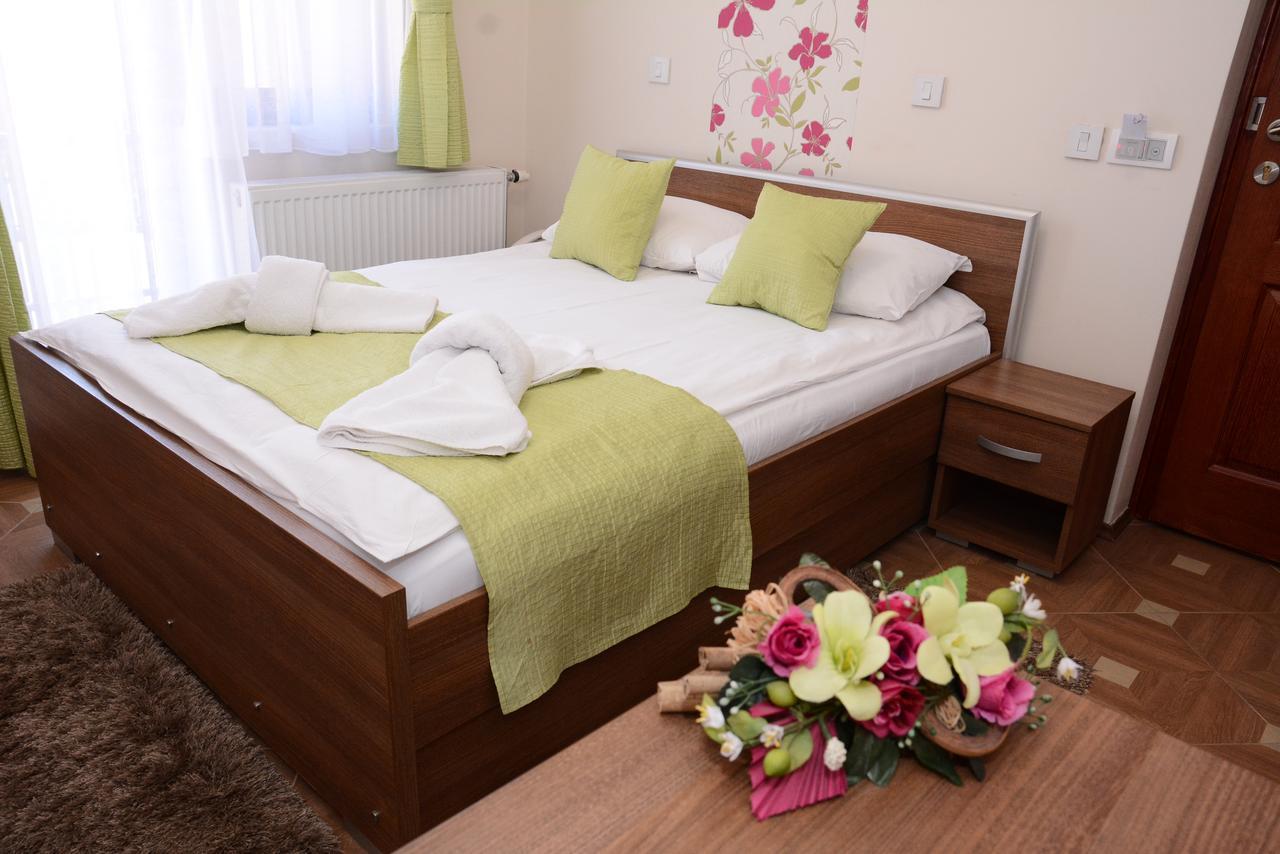 Garni Hotel Laguna Lux Ni Extérieur photo