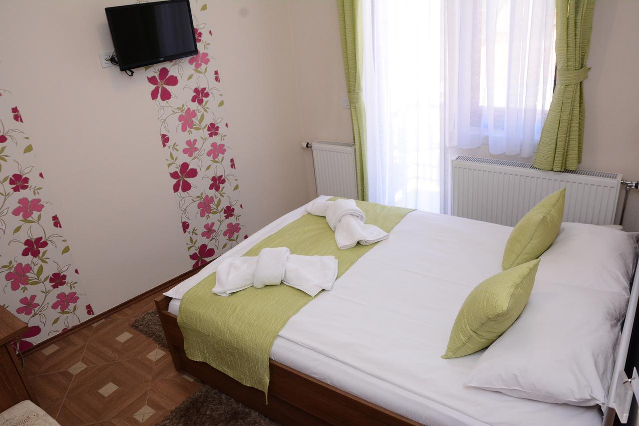 Garni Hotel Laguna Lux Ni Extérieur photo
