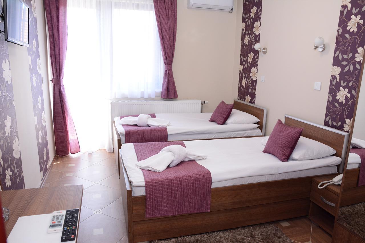 Garni Hotel Laguna Lux Ni Extérieur photo