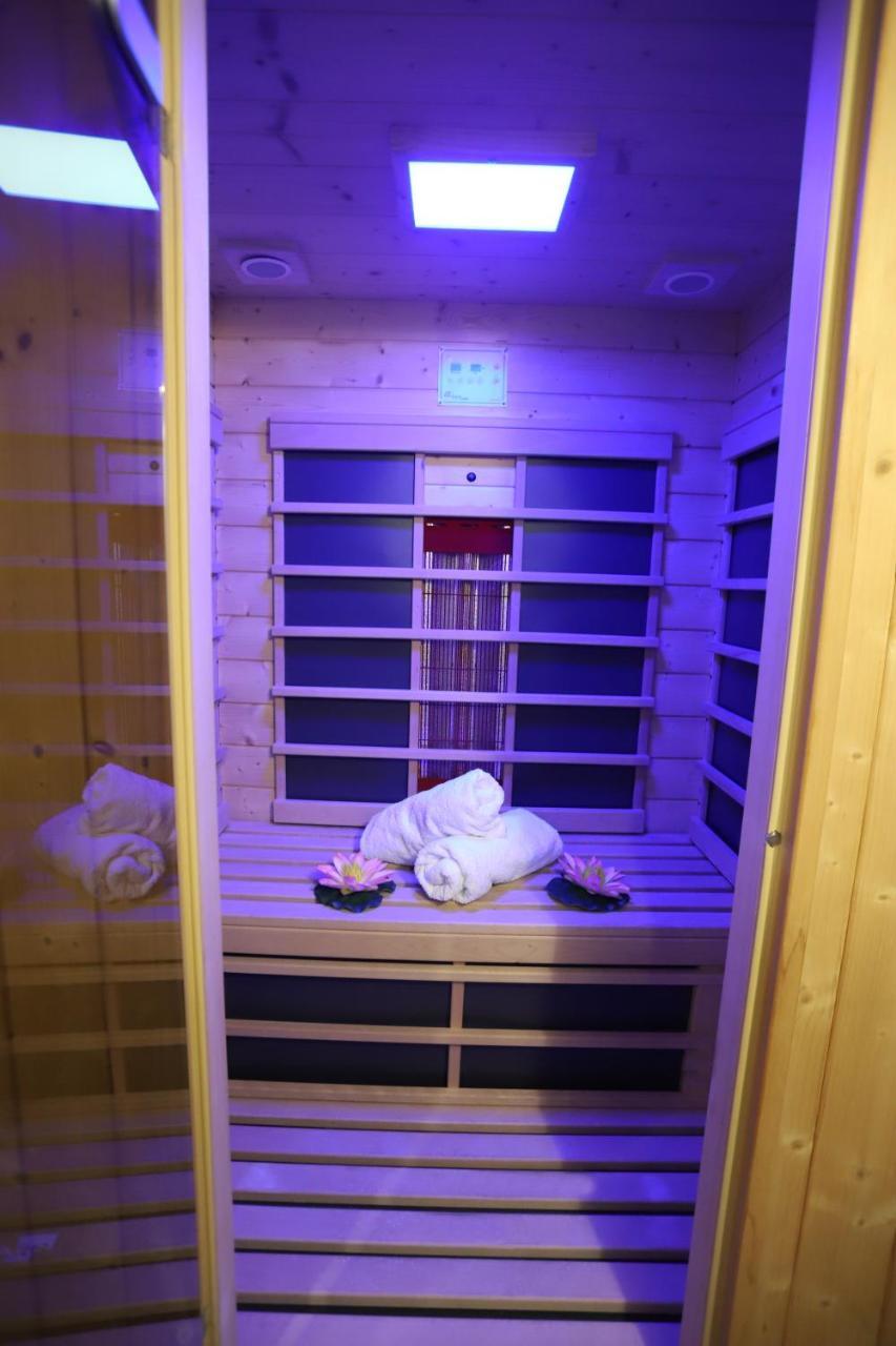 Garni Hotel Laguna Lux Ni Extérieur photo