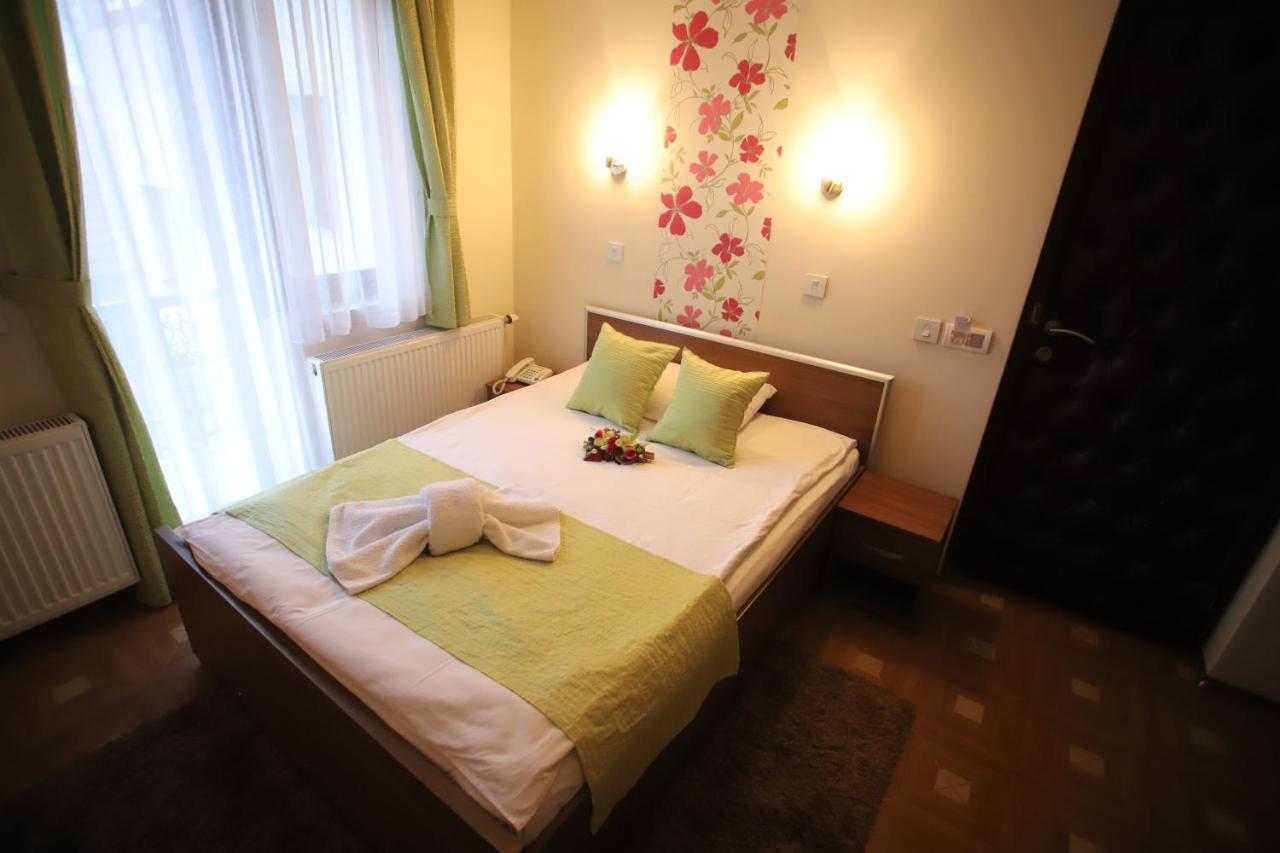 Garni Hotel Laguna Lux Ni Extérieur photo